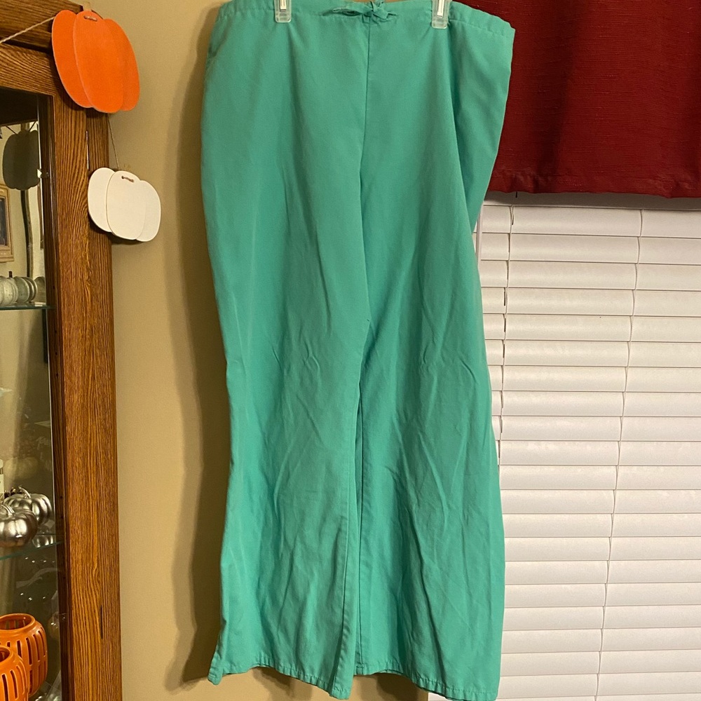 Scrub Set - Picture 2 of 3